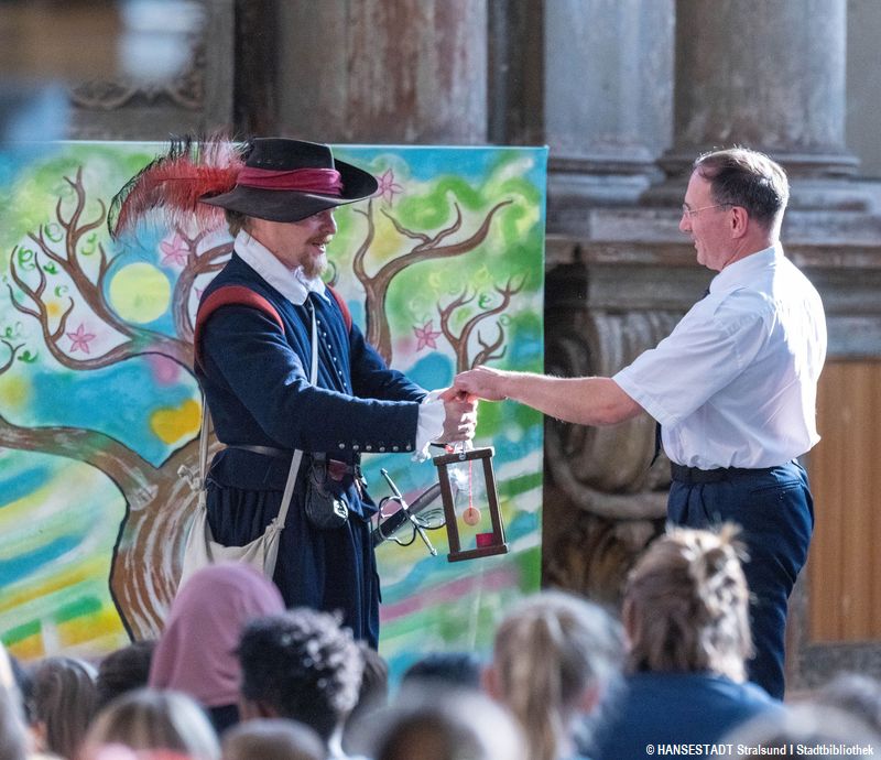 Übergabe Staffelstab von der HOST an die Stadtwache Übergabe Staffelstab von der HOST an die Stadtwache